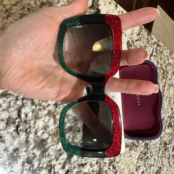 ‼️SOLD ‼️- Gucci Red and Green Designer Sunglasses - Picture 11 of 12
